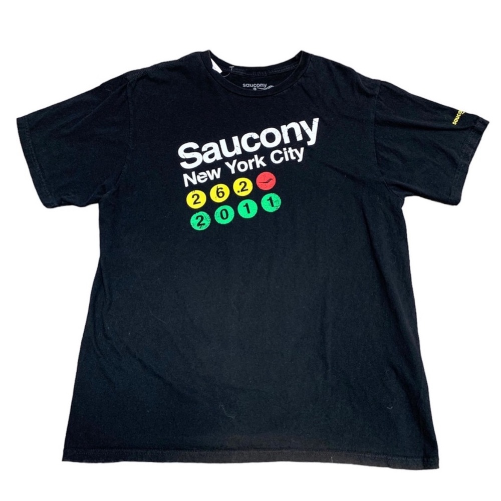 SAUCONY NYC SUBWAY GRAPHIC TEE